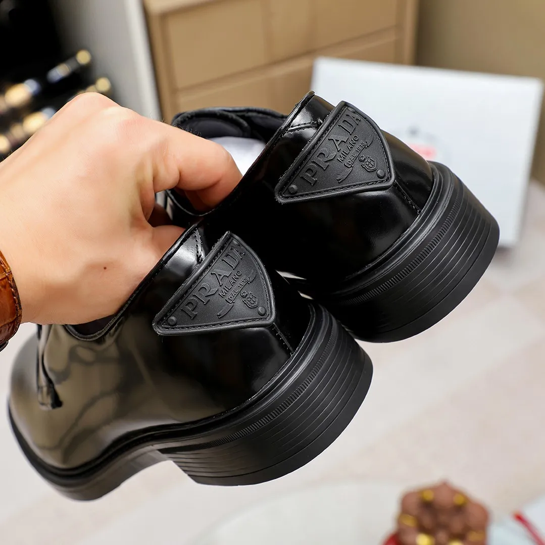 Men's shoes 💰620 💰💰🎩🎩【Prada】Counter 1:1⬆️original reproduction, absolute quality🆗original outsole, high-quality imported rubber, wear-resistant and non-slip, never degummed, upper material: imported first-layer cowhide➕anti-slip foam outsole, official website material, inner material: water-dyed leather lining, 3 colors available! Code number 38-44 (45. Can be customized)